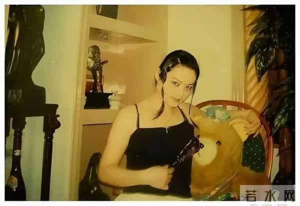 打败韦唯毛阿敏,却被亲弟打到脑震荡,沦为保姆的金炜玲现状如何