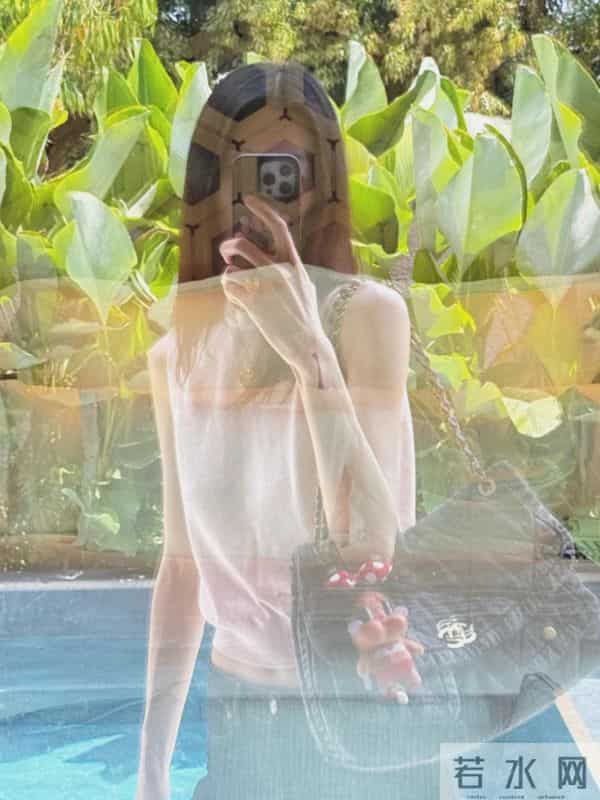 磕到了!刘雯回新加坡感受夏天,评论区直接被狠狠的秀到!
