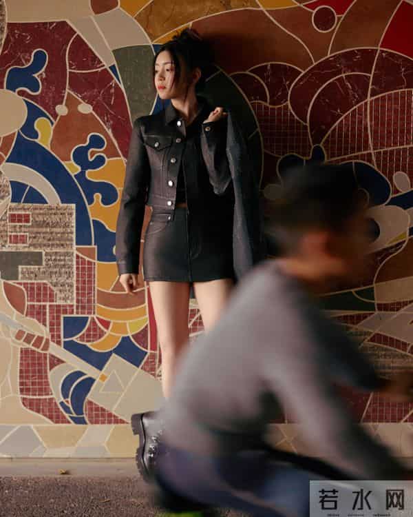 陈妍希短皮裙穿搭写真,好美啊,腿真嫩