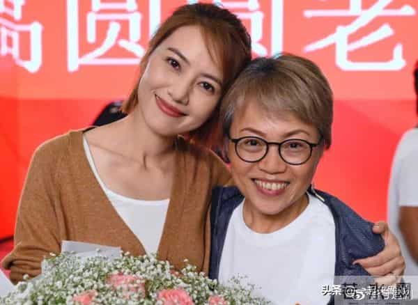 高圆圆美得不得了,完美诠释了性感