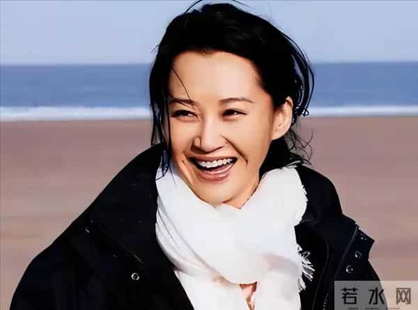 关之琳老了,林青霞老了,陈红也老了,唯有56岁的她看起来像36岁
