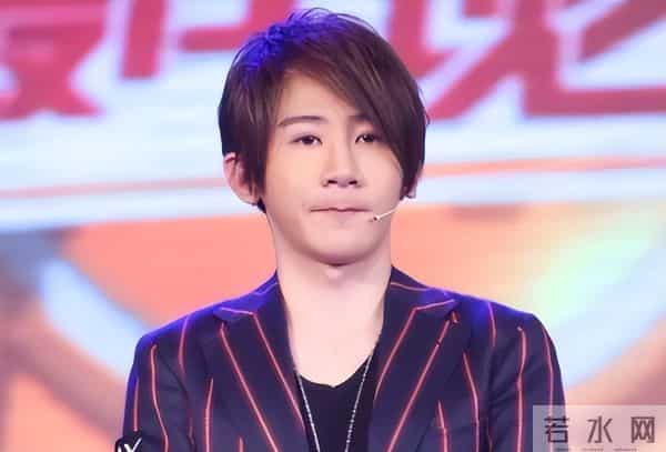 抗癌成功仅1年,49岁刘谦高调官宣喜讯,董卿的话,终于有人信了