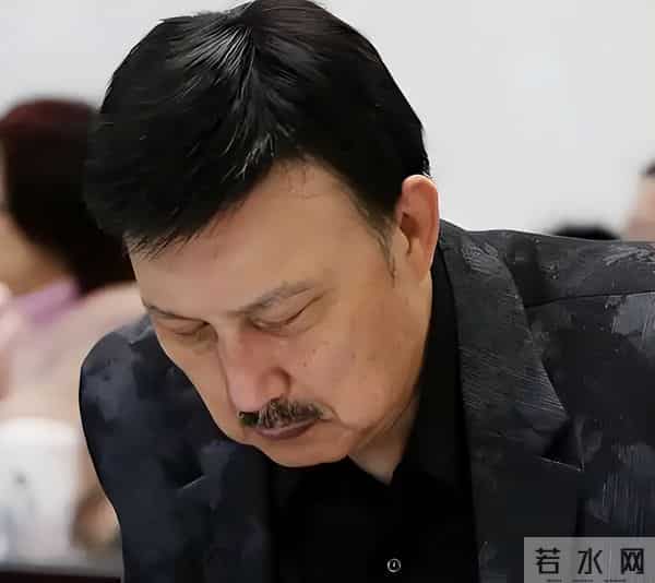 曾是一代歌王,却沦为人尽皆知的台独分子,如今家破人亡下场凄凉