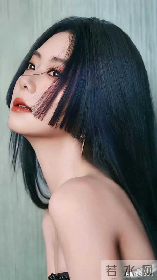 谭松韵今日造型太惊喜了!全新发型搭配黑色礼服衬得她优雅又迷人