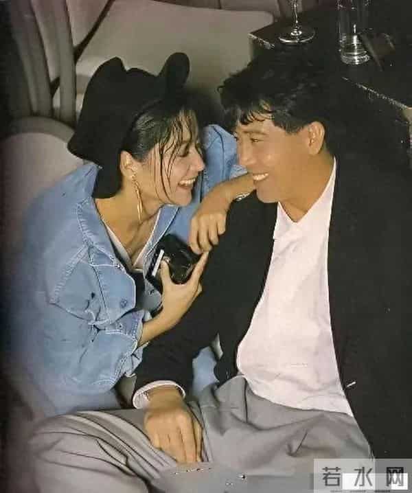 林青霞和秦汉 那时就这么敢穿吗？一身牛仔敞开胸怀 只搭件白色胸衣