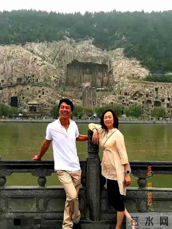 娶了著名女演员37年，生下2个漂亮女儿，如今61岁活成人生赢家