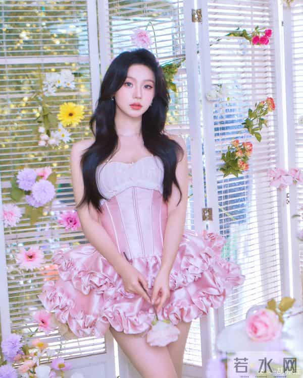 胡亦瑶长相甜美，身材却很火辣哦！