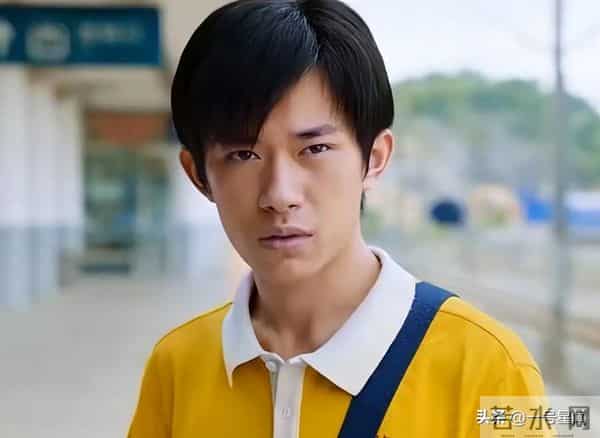 钱赚够了不装了?被曝"丑闻"的易烊千玺,揭开了内娱"恶俗"的一面