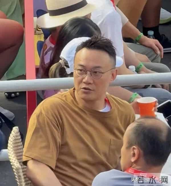 陈奕迅剪掉多年卷发 新发型被吐槽显秃 侧面不均匀和谢霆锋撞型了