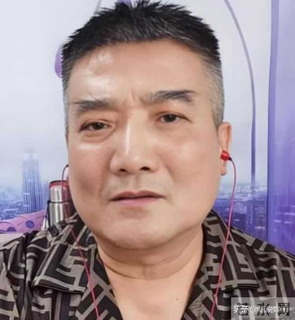 见过手撕前任的,还是头一次见亲儿子开直播手撕亲爹的