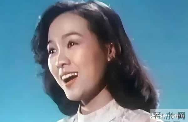 国内赚钱国外花,被"玩腻"后回国捞金的郑绪岚,终究遭到了"反噬"