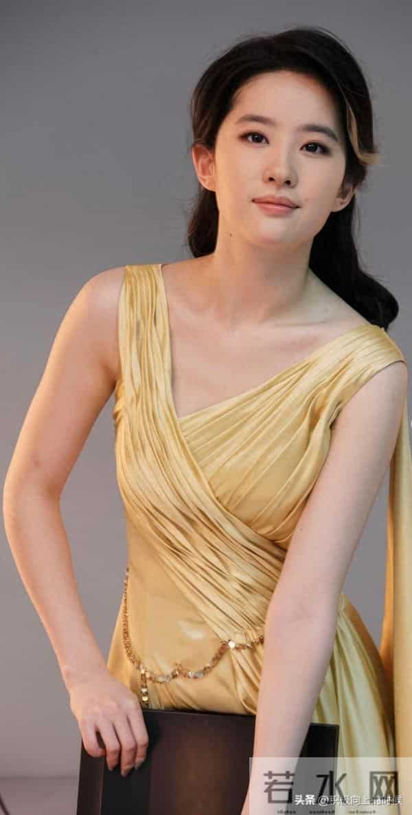 诱人吊带｜刘亦菲