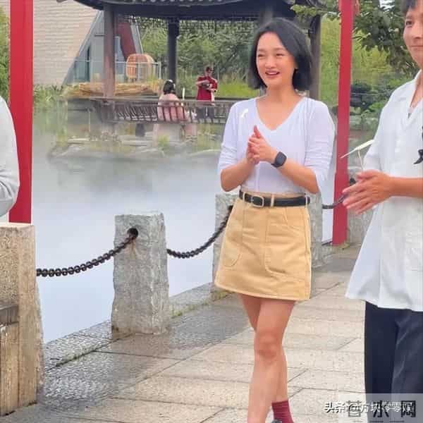 50岁周迅头发花白,瘪嘴模样一脸老态认不出,无儿无女成最大遗憾