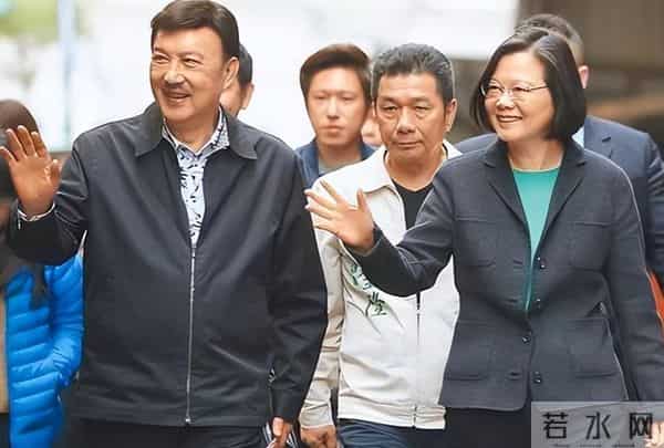 曾是一代歌王,却沦为人尽皆知的台独分子,如今家破人亡下场凄凉