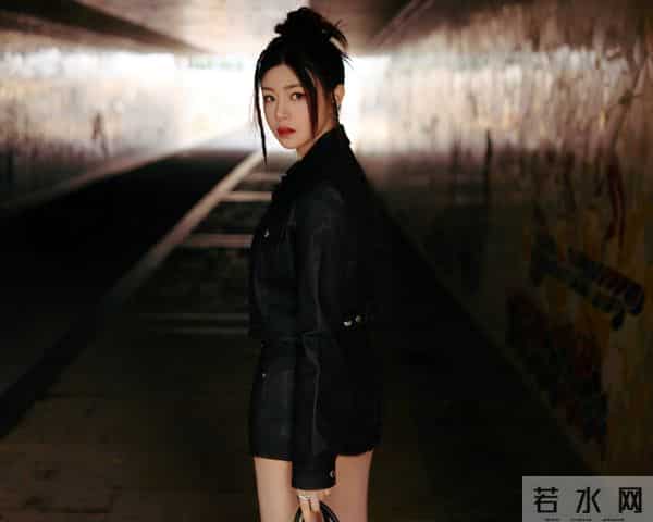 陈妍希短皮裙穿搭写真,好美啊,腿真嫩