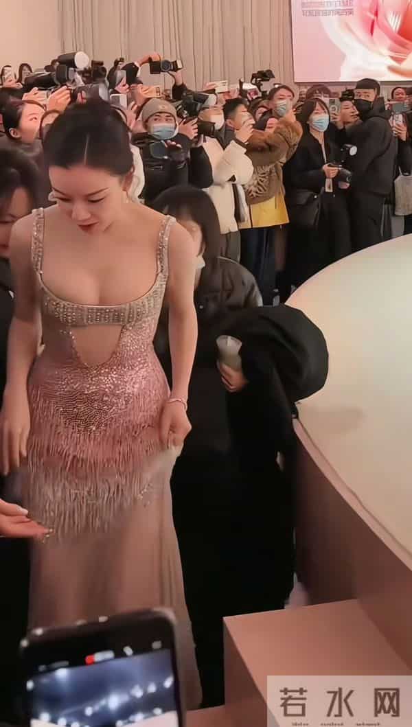 王家卫爆倪小姐有后台,倪妮不告蛐蛐导演王家卫秦雯,反倒告网友