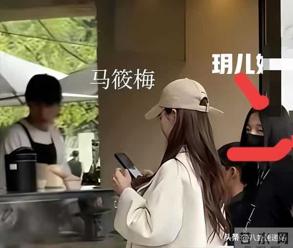 汪小菲一家成都度假,两姐弟照片又流出,小玥儿装扮太意外