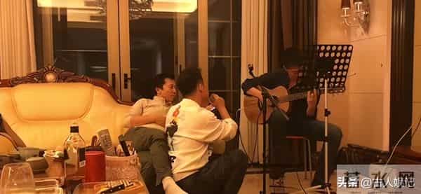 24年他从确诊到去世仅15天,“央视最帅主持人”的遭遇,令人痛心