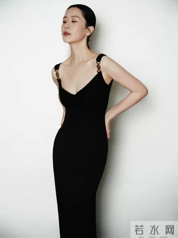 简单黑裙也惊艳！海清的身段和清冷气质，自然又高级