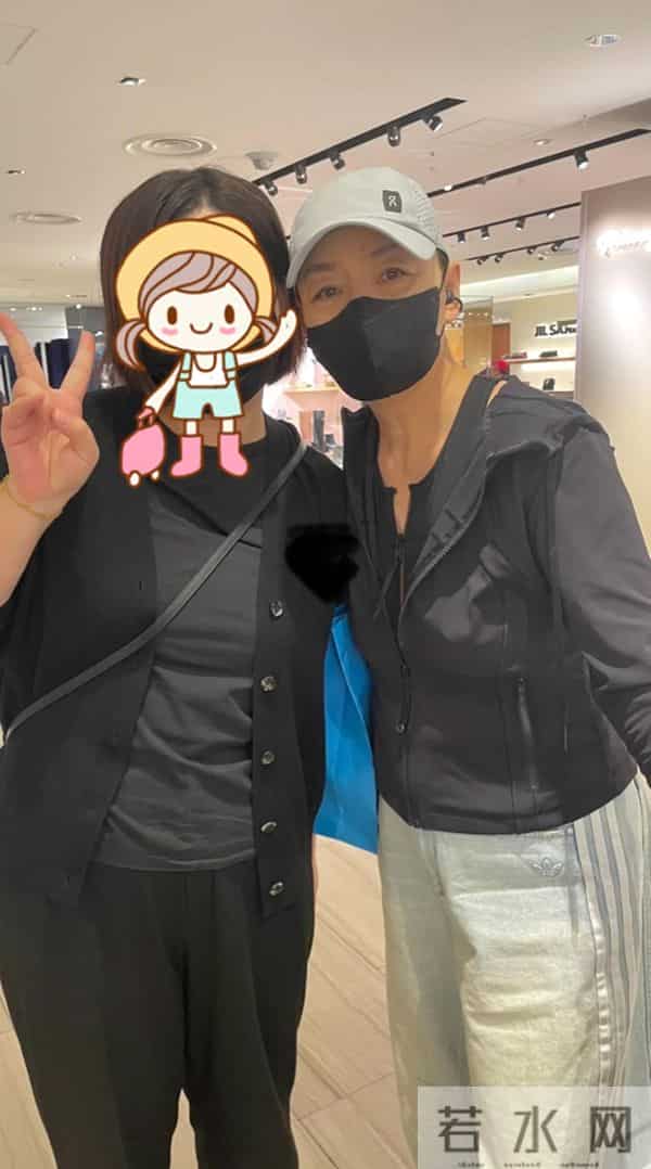 宋丹丹飞日本与女儿团聚,赵婷戴鼻环肤色好黑,素颜不再年轻