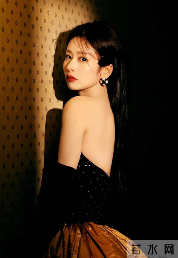 江苏珠宝晚宴,刘嘉玲真空上阵,徐璐瘦成皮包骨,颖儿嘴歪成这样