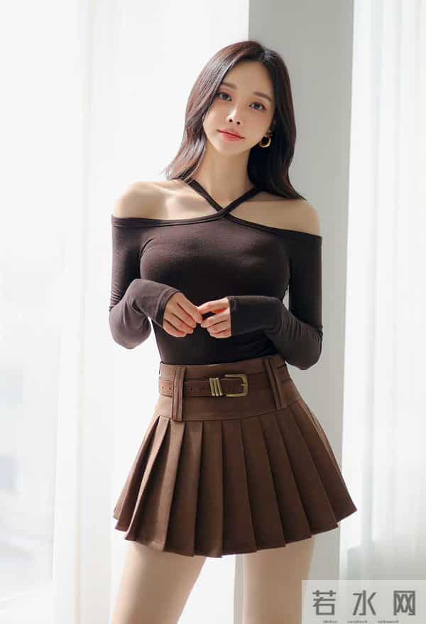 孙允珠棕色吊带短裙套装