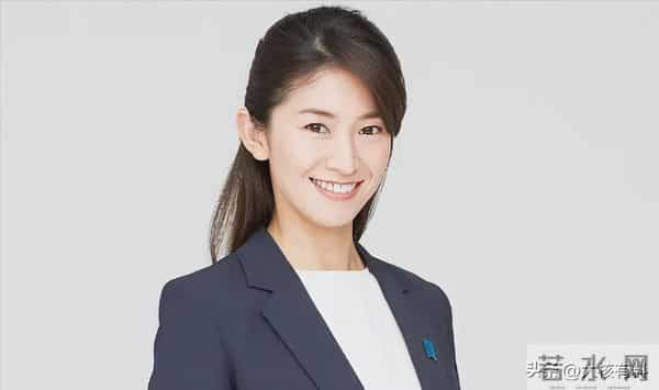 日本“知名女星”成内阁成员,身材火辣迷人,大量写真作品流传广