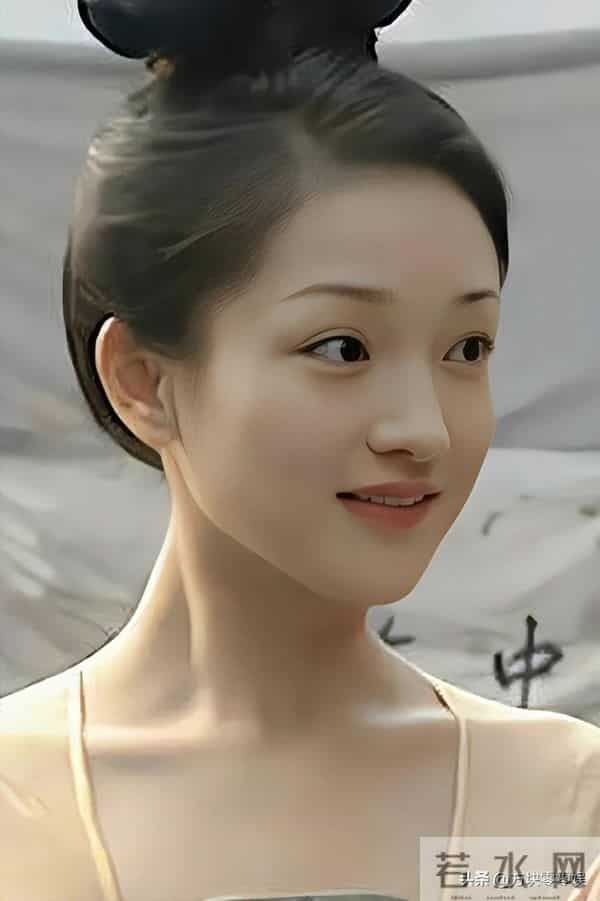 50岁周迅头发花白,瘪嘴模样一脸老态认不出,无儿无女成最大遗憾