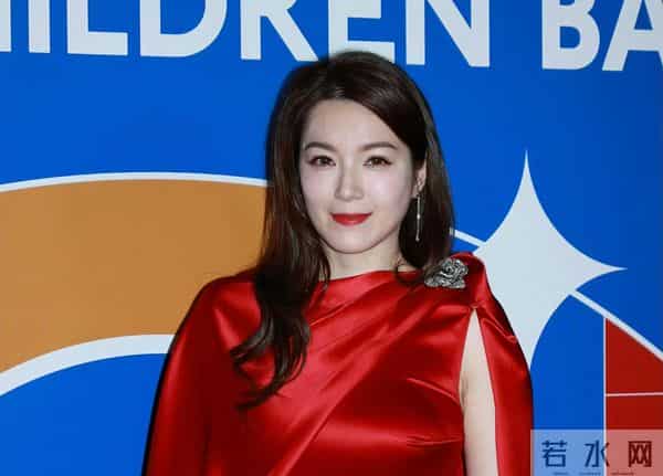 香港知名女星正式离婚，恢复单身即有追求者，宣布全面复出