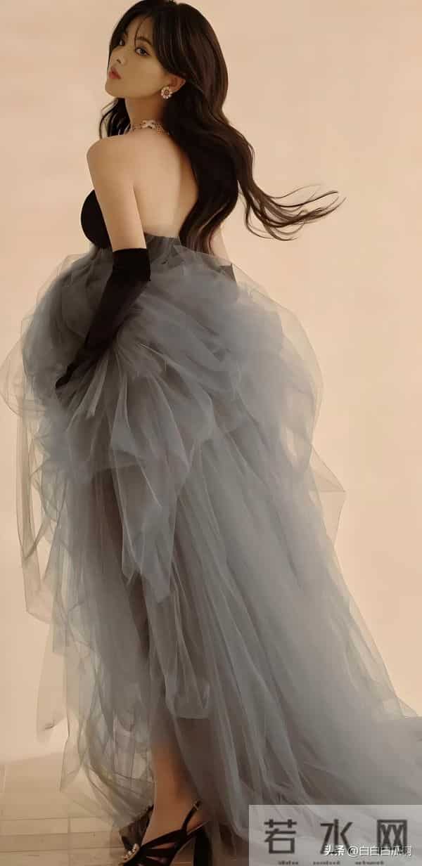 杨超越,除了颜值和身材,就剩性感了!