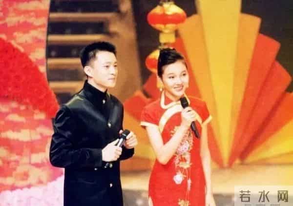 知名主持人突然宣布复出!已满头白发