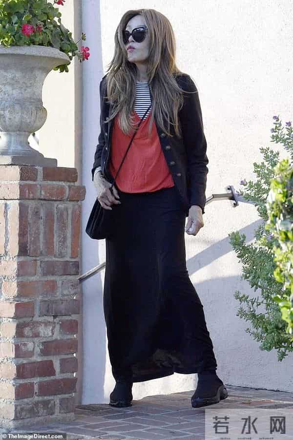 “最美邦女郎”罕见露面,面目全非吓坏了影迷,却也引发争议