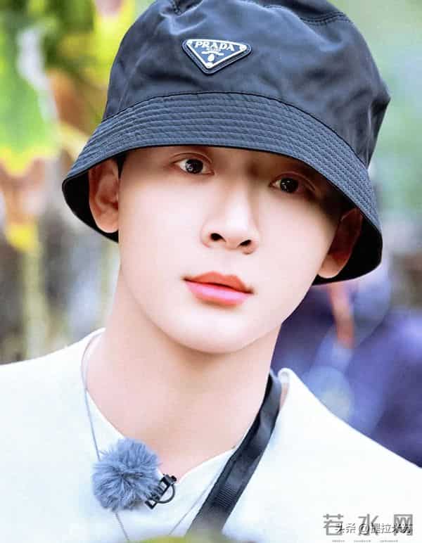 花少7中的张晚意太暖了,默默做事,还会贴心给李沁准备礼物