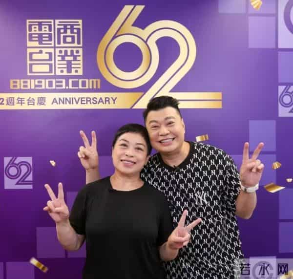 TVB男星早年照流出!曾想走情歌王子路线,不婚不育爱情长跑多年