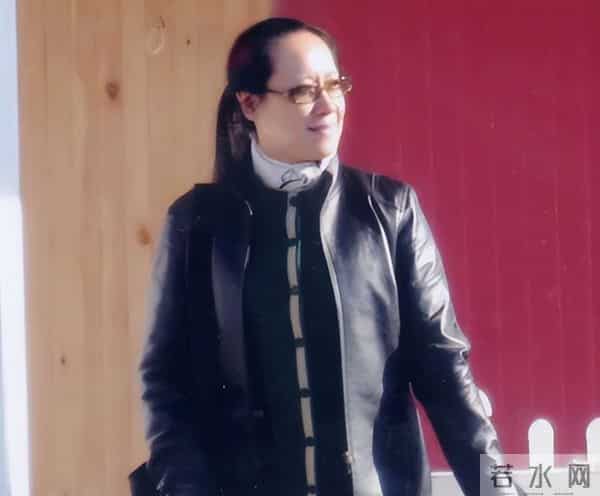 原来他们是夫妻,甘当33年“妻管严”,即便68岁也“不愿”退休