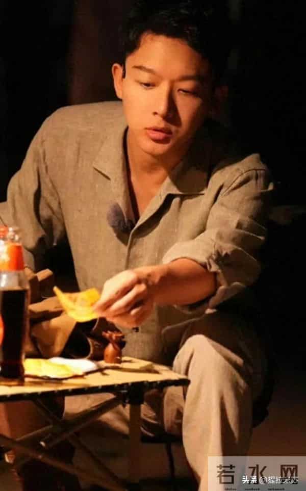 花少7中的张晚意太暖了，默默做事，还会贴心给李沁准备礼物