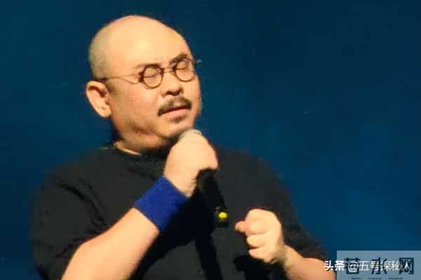 离婚33年后,再看刀郎“和富商私奔”的前妻,她后悔俩字说烂了