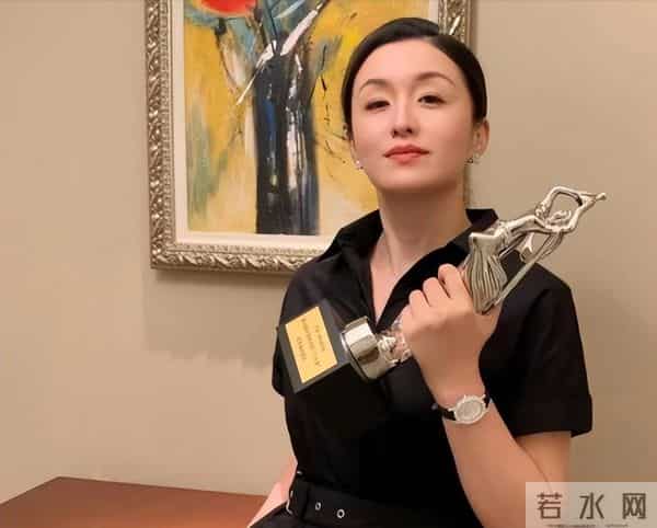 秦雯袭警完整录音曝光!事后还拿下三八红旗手,多家官媒呼吁彻查