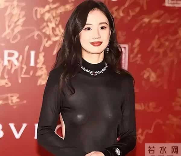 32岁李梦红毯造型屡破尺度,为何从不穿内衣真空秀背深V博出位吗