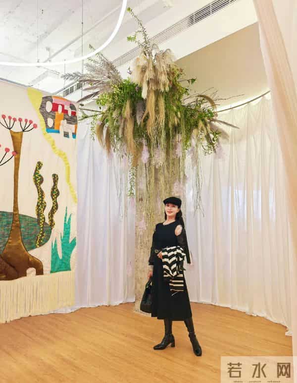 杨采钰和妈妈合照曝光,杨妈妈漂亮又有气质,看起来好年轻的呀!