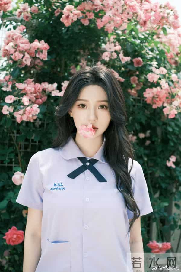 胡亦瑶长相甜美，身材却很火辣哦！