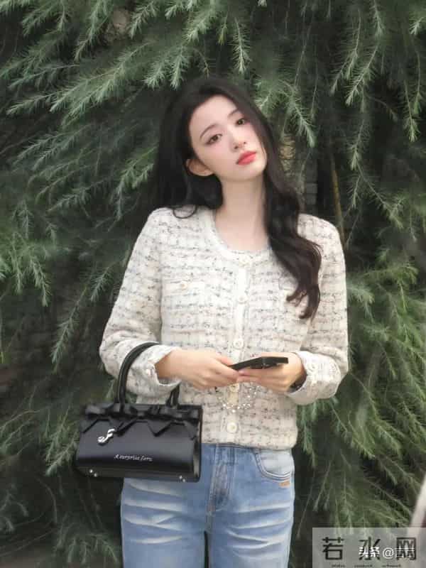 王楚然 蜂腰长腿肌肤如雪,笔直修长大白腿,不愧是上戏校花