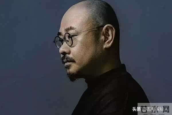 离婚33年后,再看刀郎“和富商私奔”的前妻,她后悔俩字说烂了