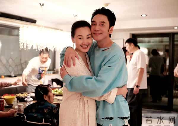 林依轮晒照为儿子庆生，一家四口共用一张脸，父子嫩得像兄弟