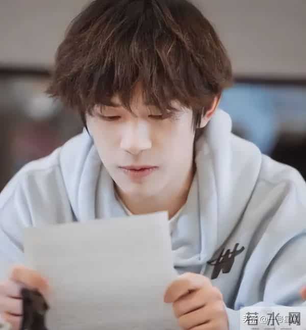 钱赚够了不装了?被曝"丑闻"的易烊千玺,揭开了内娱"恶俗"的一面