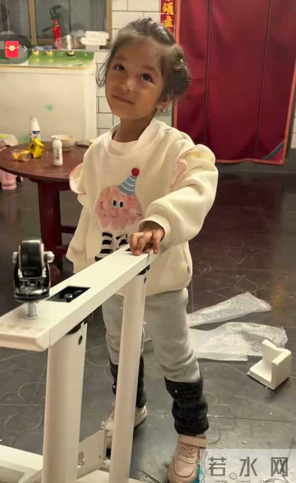 李超群和安娜姑妈直播曝光!安娜账号掉粉快!20万粉丝说没就没