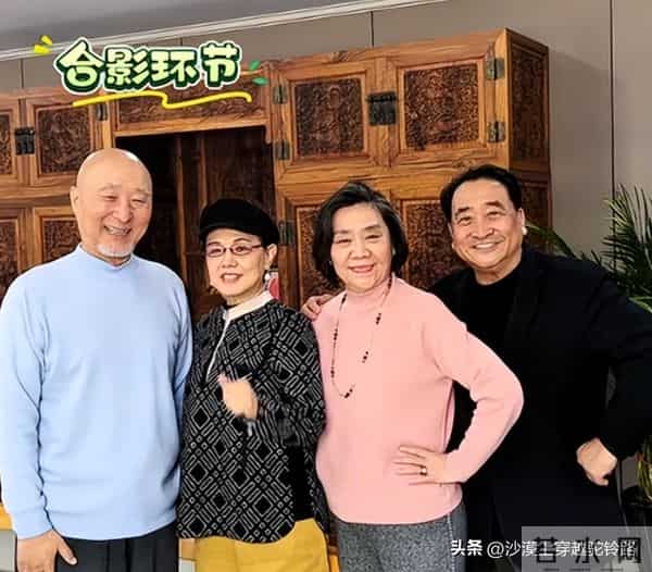 陈佩斯和姜昆、朱时茂聚餐，高档会所喝5块汽水，合影暴露了咖位