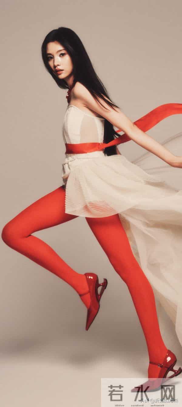 张艺上经典丝袜妆造美图集