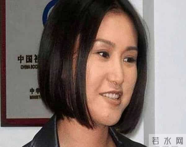 同居多年却没领证,38岁高龄产下女儿,当爱人离世后她如今怎样