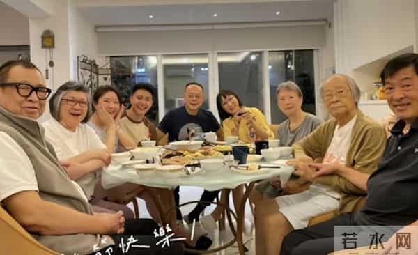 许绍雄家属呼吁亲友不要送花圈花篮，直接送钱，目的意想不到